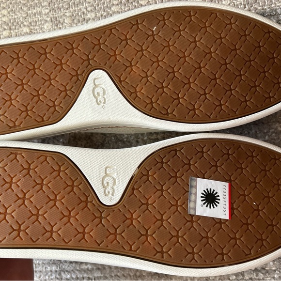 UGG Sammy white size 10 - Picture 5 of 5